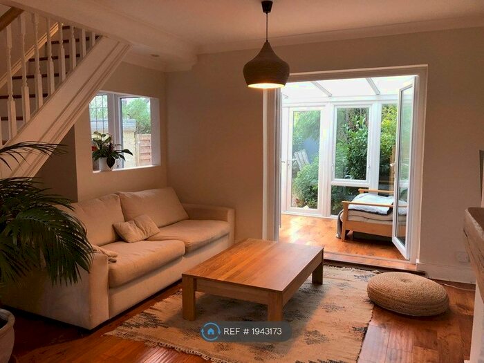 2 Bedroom Terraced House To Rent In Lovelace Green, London, SE9