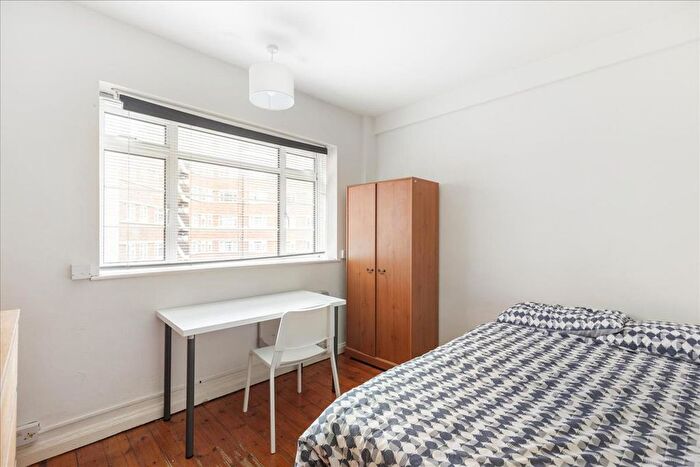 3 Bedroom Flat To Rent In West Kensington Court, London, W14