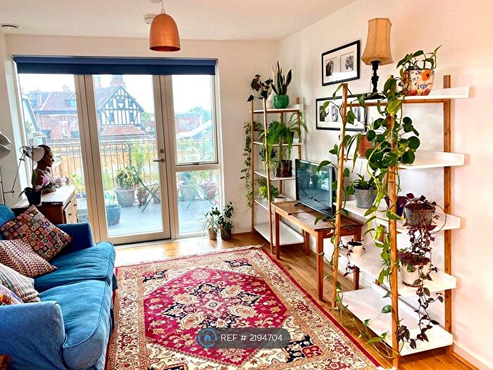 2 Bedroom Flat To Rent In Adenmore Road, London, SE6
