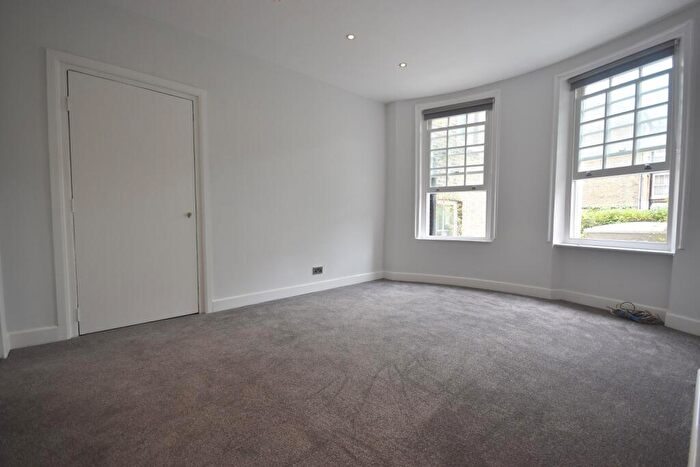 1 Bedroom Flat To Rent In Kennington Park Road, Kennington, SE11