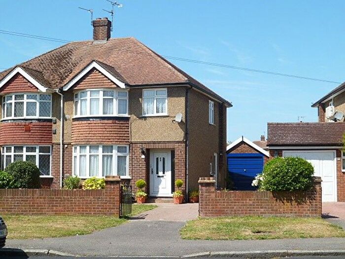 3 Bedroom Semi-Detached House To Rent In Oaks Road, Stanwell, Staines-Upon-Thames, Middlesex, TW19