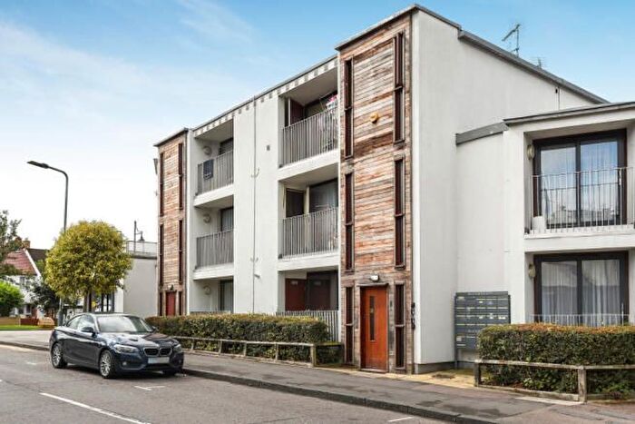 2 Bedroom Property To Rent In Waltham Road, Woodford Green, IG8