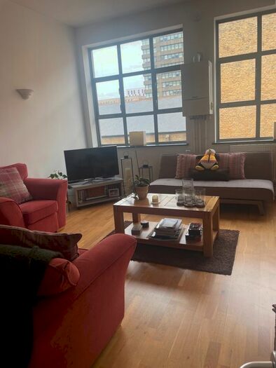 2 Bedroom Flat To Rent In Benwell Road, London, N7