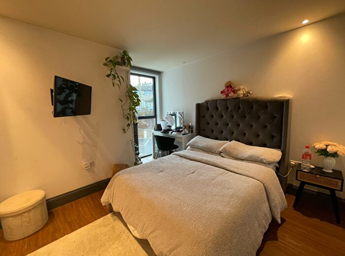 1 Bedroom Apartment To Rent In Lister Hill, Leeds, West Yorkshire, LS18