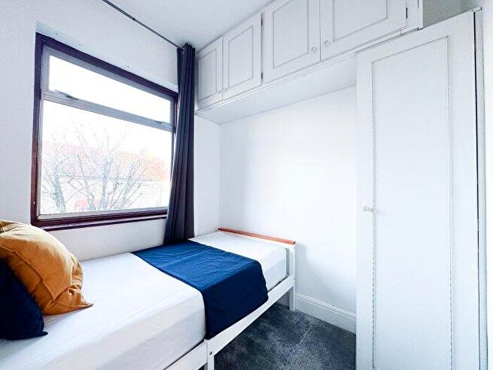 2 Bedroom Flat To Rent In Wesley Avenue, NW10