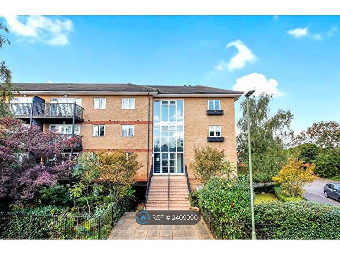 2 Bedroom Flat To Rent In Cranbourne Court, London, N2
