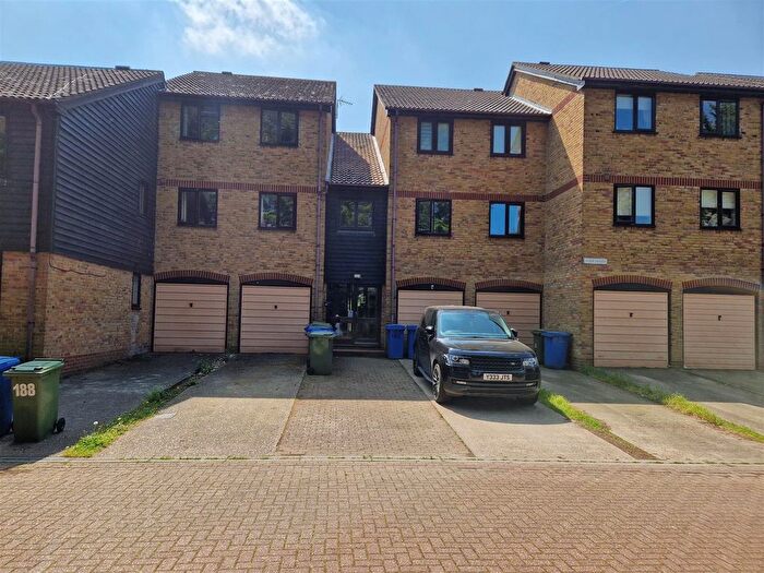 2 Bedroom Flat To Rent In Wickham Close, Newington, ME9