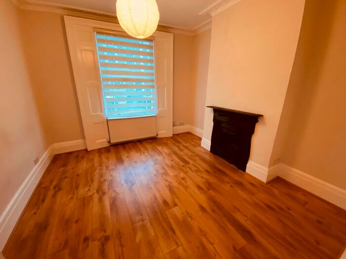 2 Bedroom Flat To Rent In Alma Street, London, NW5