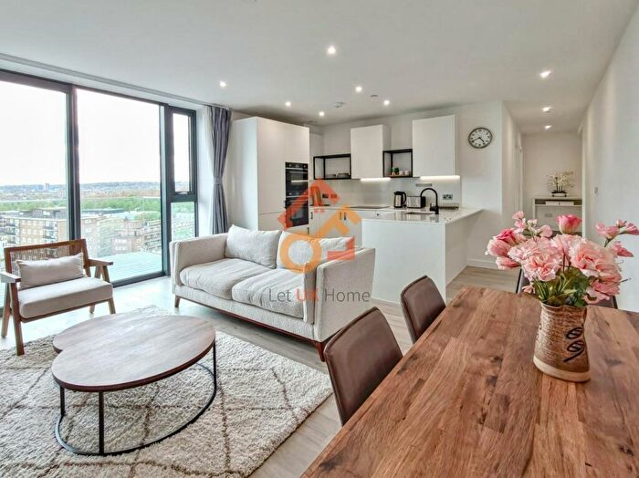 2 Bedroom Flat To Rent In Willowbrook House Coster Avenue London, N4