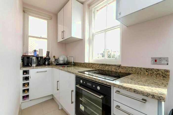 1 Bedroom Flat To Rent In Kensington Hall Gardens, Beaumont Avenue, London, W14