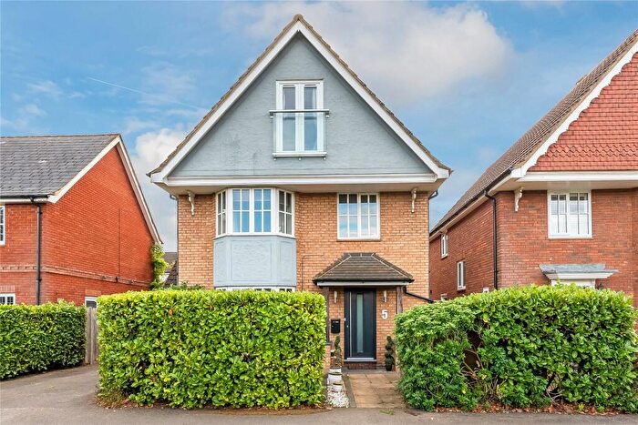 5 Bedroom Detached House For Sale In Kirkefields, Guildford, Surrey, GU2