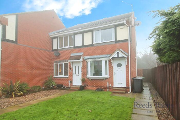 2 Bedroom End Of Terrace House For Sale In Hillthorpe Court, Leeds, West Yorkshire, LS10