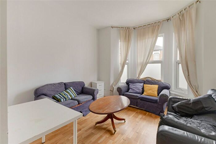 6 Bedroom Terraced House To Rent In Rossiter Road, London, SW12