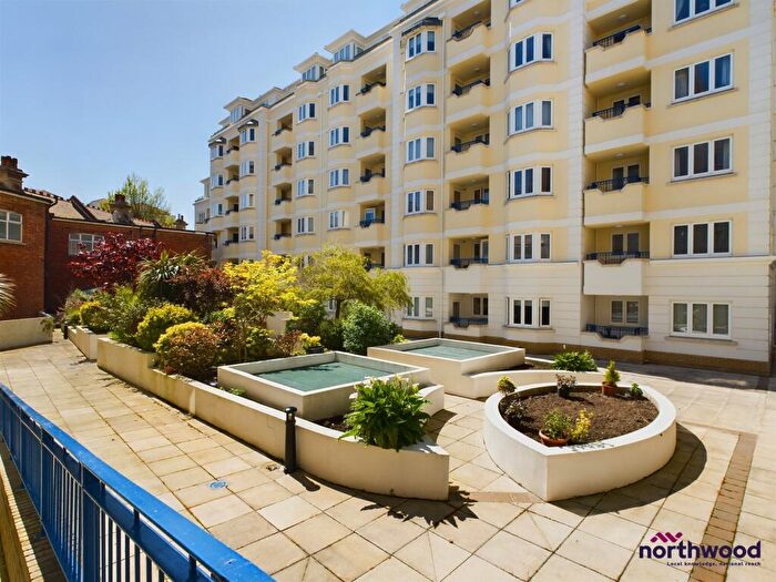 2 Bedroom Flat To Rent In Compton Street, Lower Meads, Eastbourne, BN21