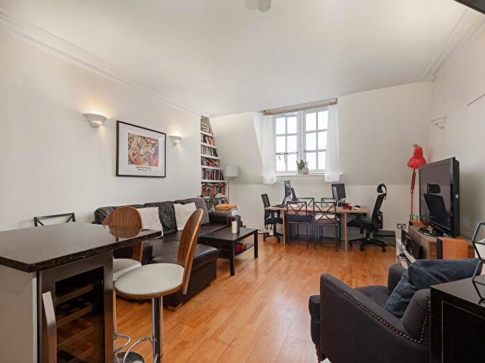 2 Bedroom Apartment To Rent In Imperial Hall, - City Road, London, EC1V