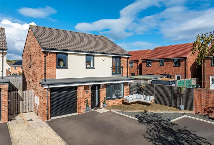 4 Bedroom Detached House For Sale In Dunstan Close, Holystone, Newcastle Upon Tyne, NE27
