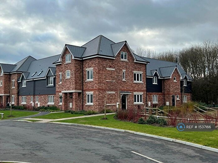 2 Bedroom Flat To Rent In Humphrey Place, Chichester, PO19