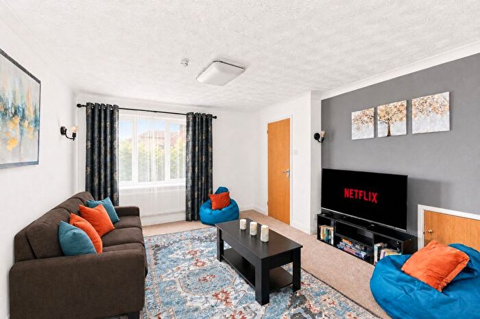 3 Bedroom Flat To Rent In Walton, MK7