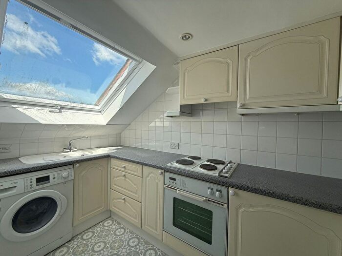 1 Bedroom Flat To Rent In The Broadway, Friern Barnet Road, London, London, N11