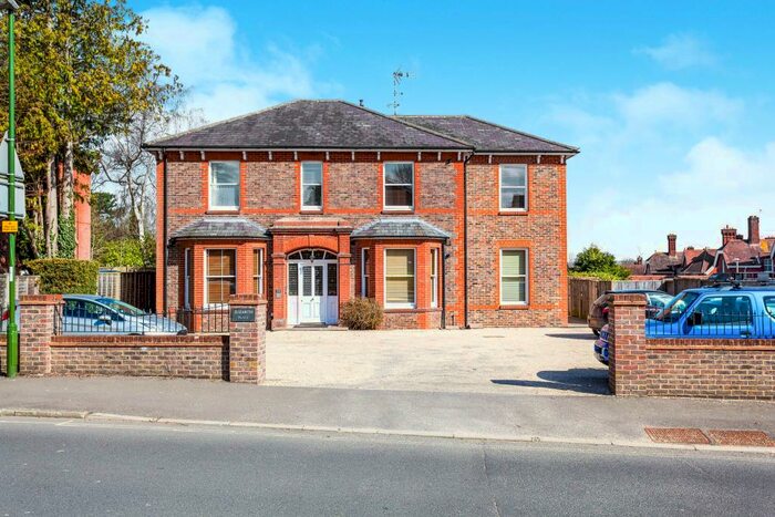 1 Bedroom Apartment To Rent In Heath Road, Haywards Heath, RH16