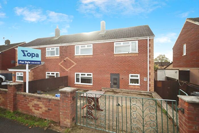 3 Bedroom Semi-detached House For Sale In Dorchester Road, Taunton, TA2