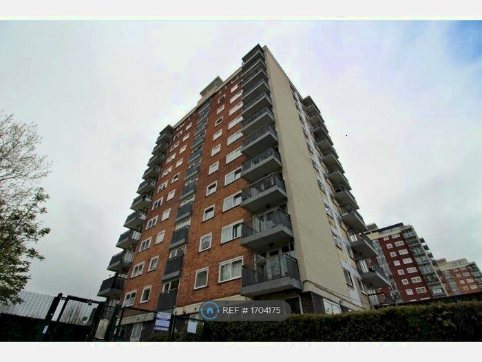 2 Bedroom Flat To Rent In Lakeside Rise, Manchester, M9