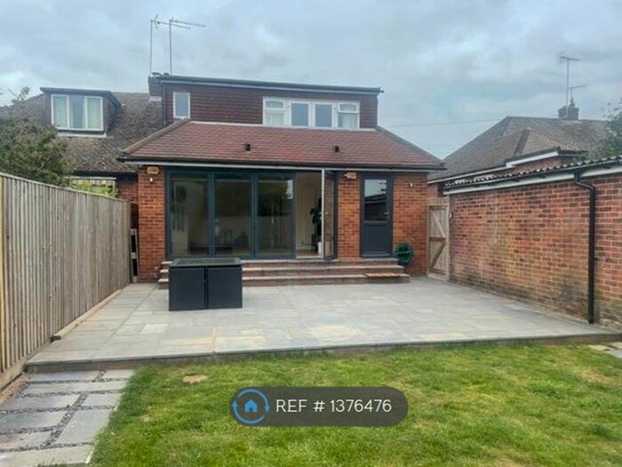 4 Bedroom Semi-Detached House To Rent In West Ridge, Bourne End, SL8