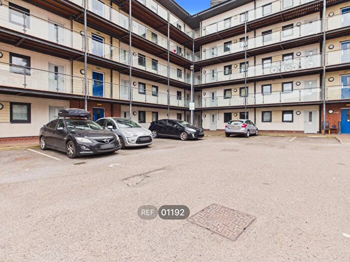 2 Bedroom Flat To Rent In Spring Street, Hull, HU2