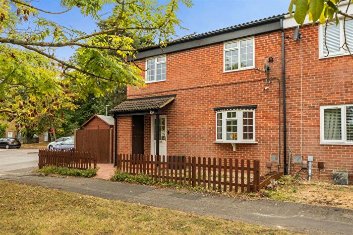3 Bedroom Semi Detached House For Sale In Oakdale, Bracknell, Berkshire, RG12