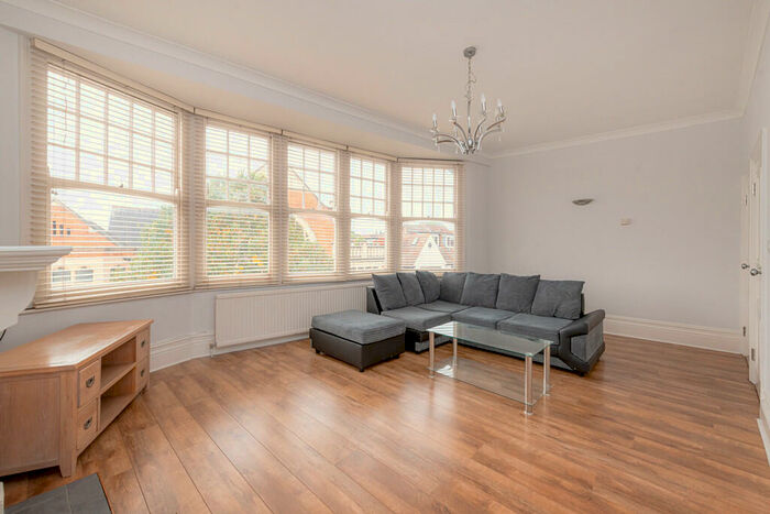 2 Bedroom Apartment To Rent In Green Lanes, Winchmore Hill, London, N21