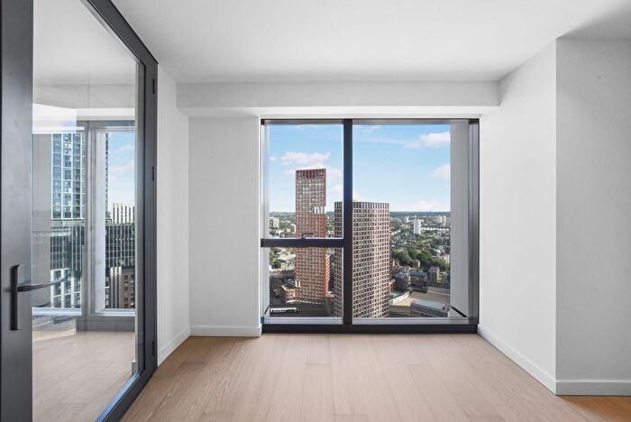 1 Bedroom Flat To Rent In Nine Elms Lane, London, SW8