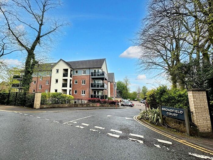 2 Bedroom Flat For Sale In Park View Road, Prestwich, M25