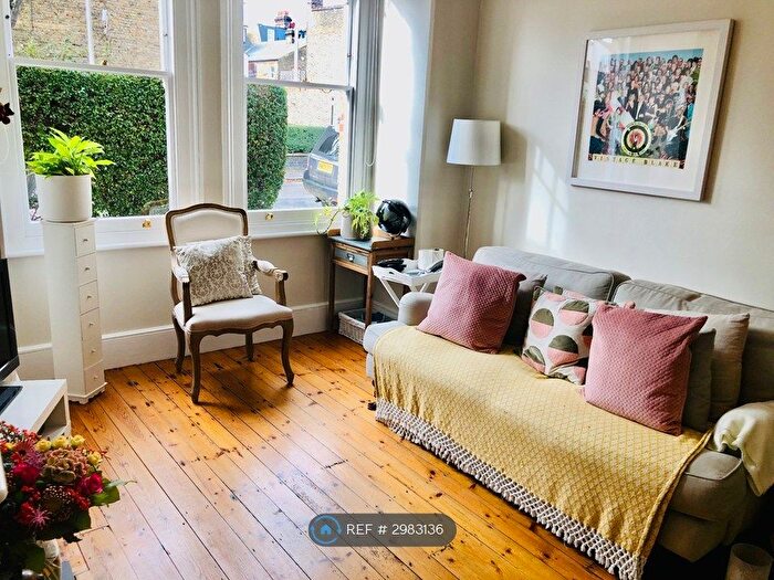 2 Bedroom Flat To Rent In Hambalt Road, London, SW4