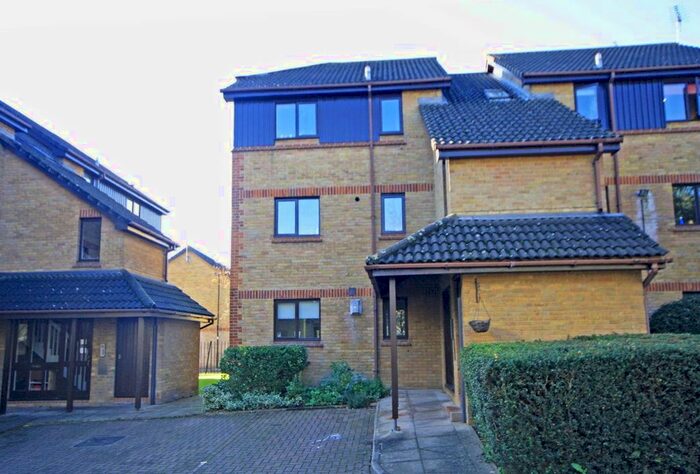 1 Bedroom Flat To Rent In Monmouth Grove, Brentford, TW8