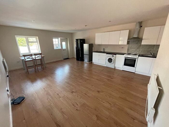 Studio To Rent In Luton Road, Dunstable, LU5