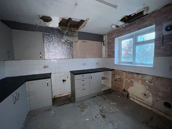 5 Bedroom Semi-detached House For Sale In Dawson Street, Walsall, WS3