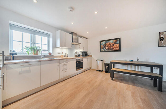 2 Bedroom Apartment For Sale In Franklin Gardens, Didcot, Oxfordshire, OX11