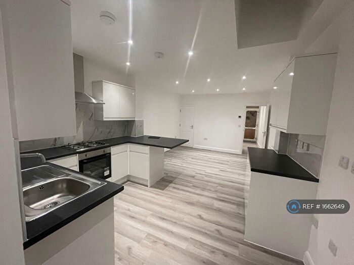 5 Bedroom Terraced House To Rent In Liverpool Road, Reading, RG1