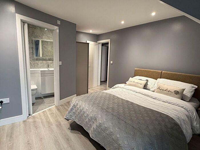 3 Bedroom Flat To Rent In Cheriton Road, Folkestone, CT19