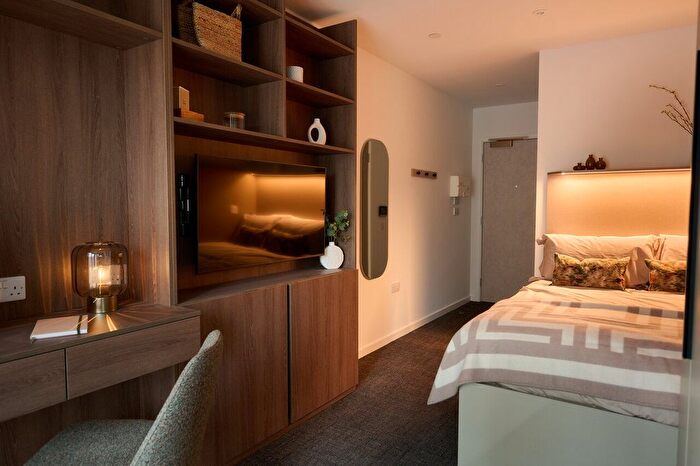 1 Bedroom Flat To Rent In Square Gardens, Botanic Avenue, First Street, Manchester, M15