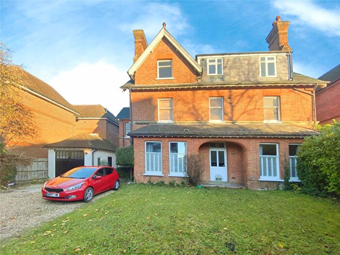 2 Bedroom Flat To Rent In Albion Road, Sutton, SM2