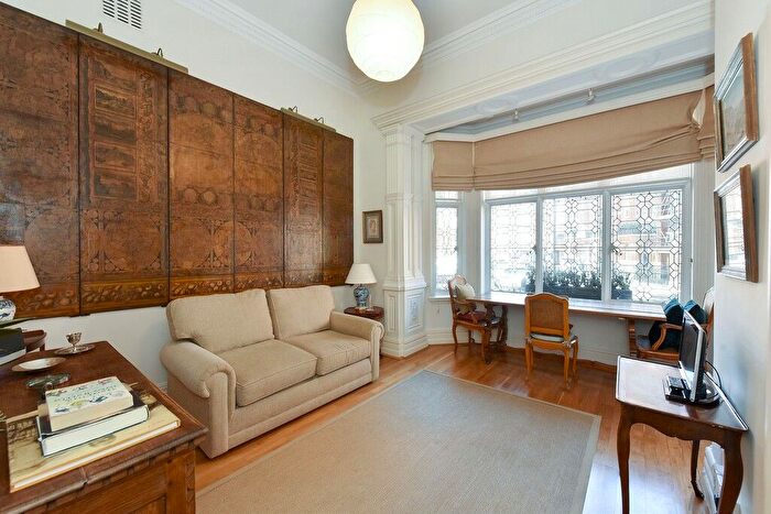 Studio To Rent In Egerton Gardens, Knightsbridge, SW3
