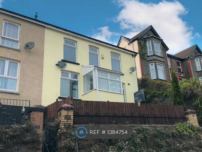 3 Bedroom Terraced House To Rent In Ynyshir Road, Porth, CF39