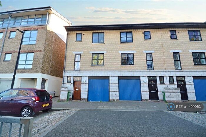 4 Bedroom End Of Terrace House To Rent In London, London, E1W