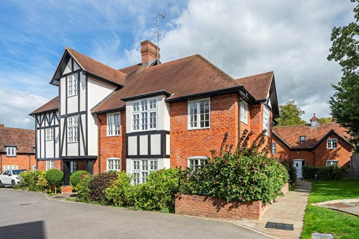 2 Bedroom Flat For Sale In Crown Mews, Tring, HP23