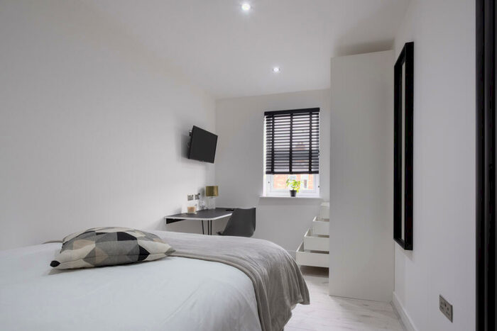 6 Bedroom House To Rent In Avondale Street, Lincoln, LN2
