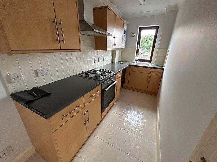 2 Bedroom Flat To Rent In Semple Gardens, Chatham, ME4
