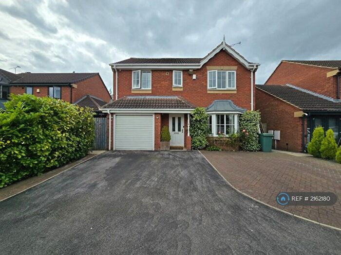 4 Bedroom Detached House To Rent In Kensington Gardens, Leeds, LS10