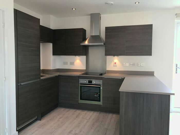 3 Bedroom Flat To Rent In Blackhorse Lane, London, E17