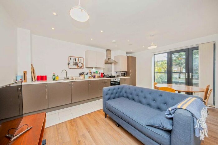 1 Bedroom Flat To Rent In Broadwater Road, London, SW17